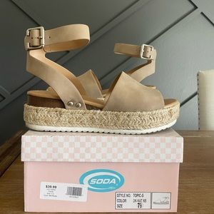 Soda Topic Espadrille Sandal size 7.5